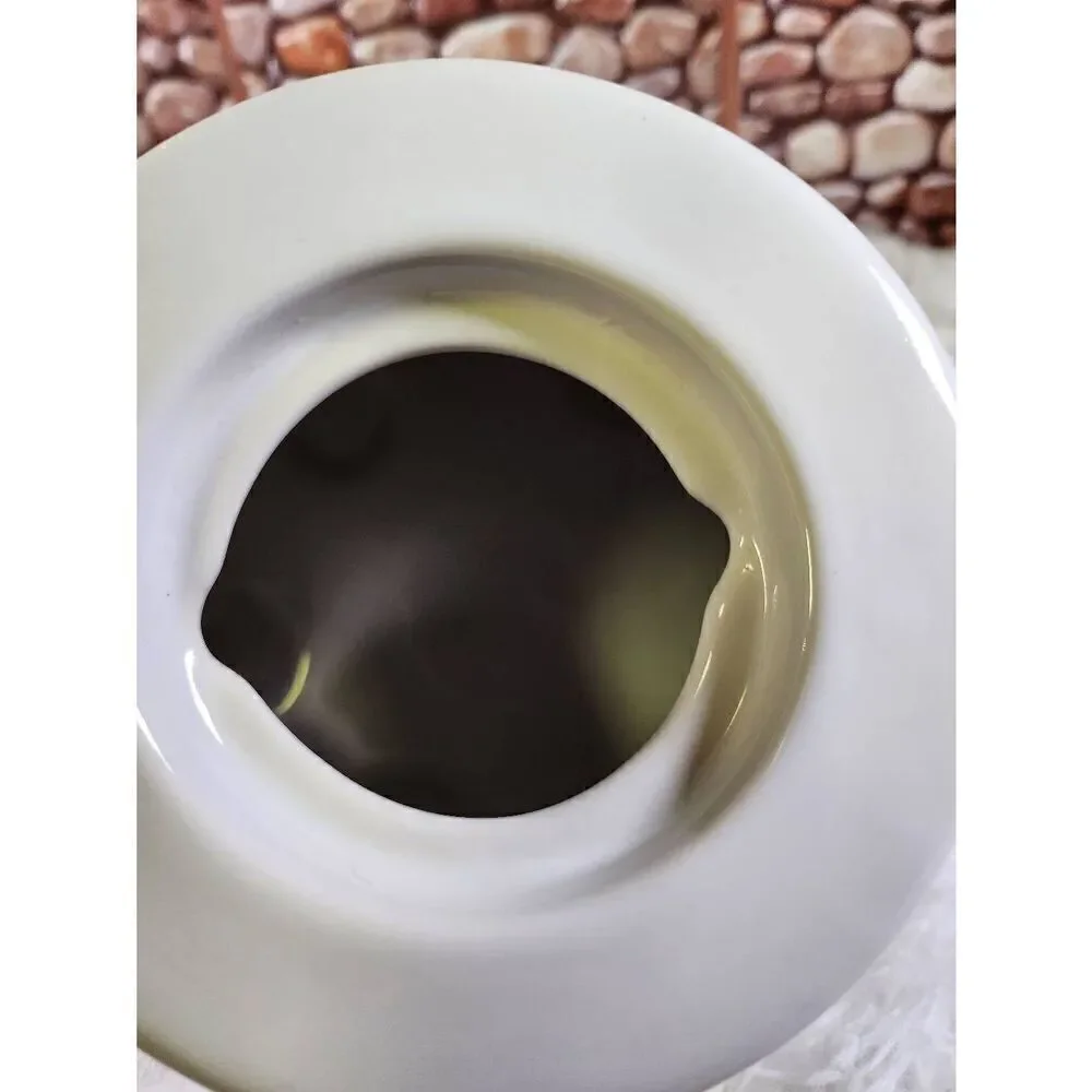 Ikea White Modern Style Tea Pot with Handle and Locking Lid Classic Large